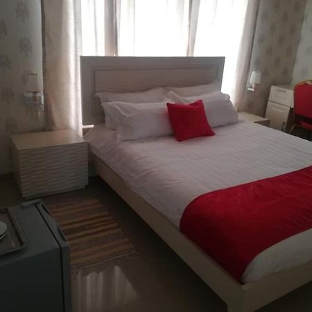 Lee Bed & Breakfast Francistown Exterior foto