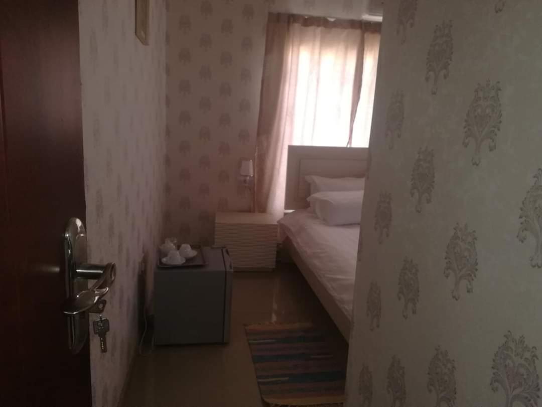 Lee Bed & Breakfast Francistown Exterior foto