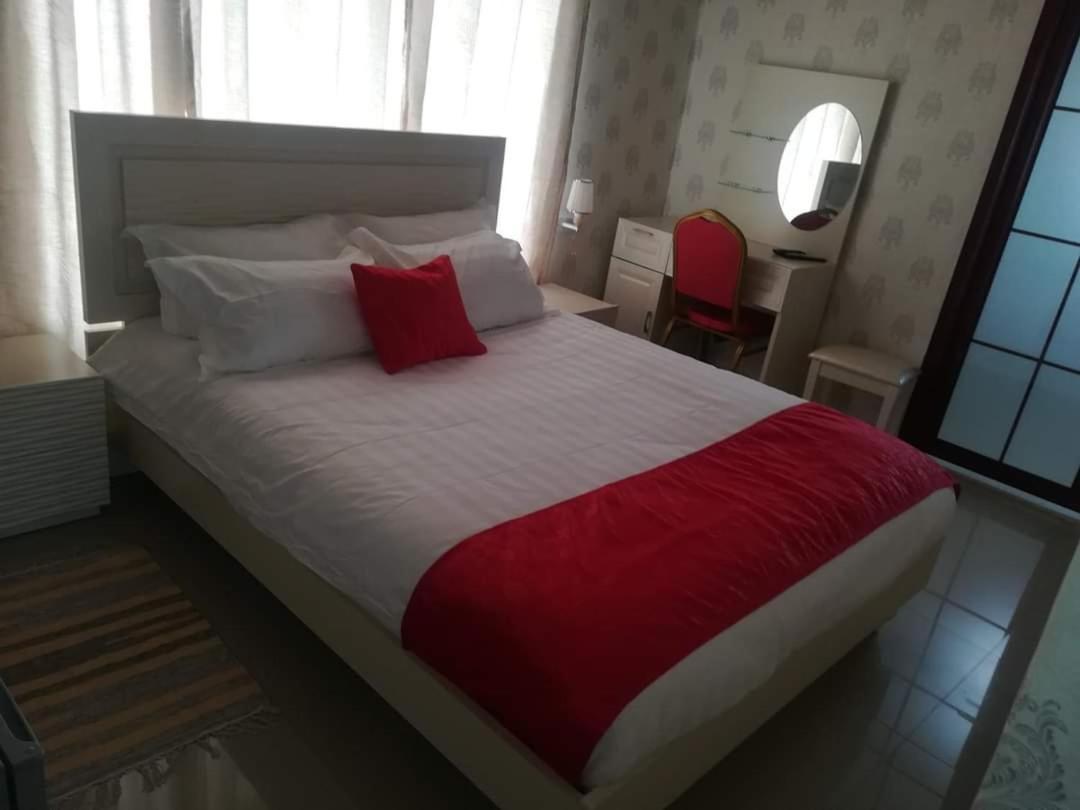 Lee Bed & Breakfast Francistown Exterior foto